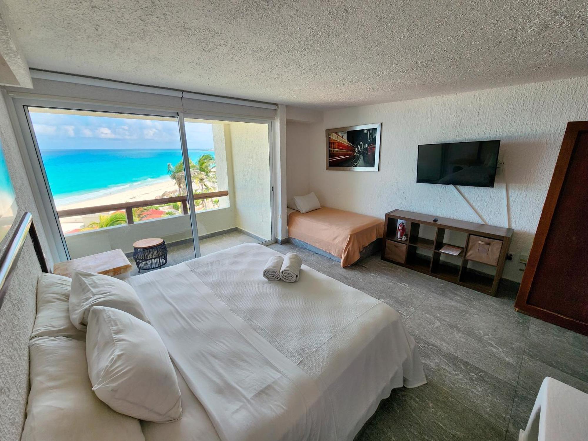 Rodero By Solymar Beach Front Condos In Hotel Zone Cancún Eksteriør bilde